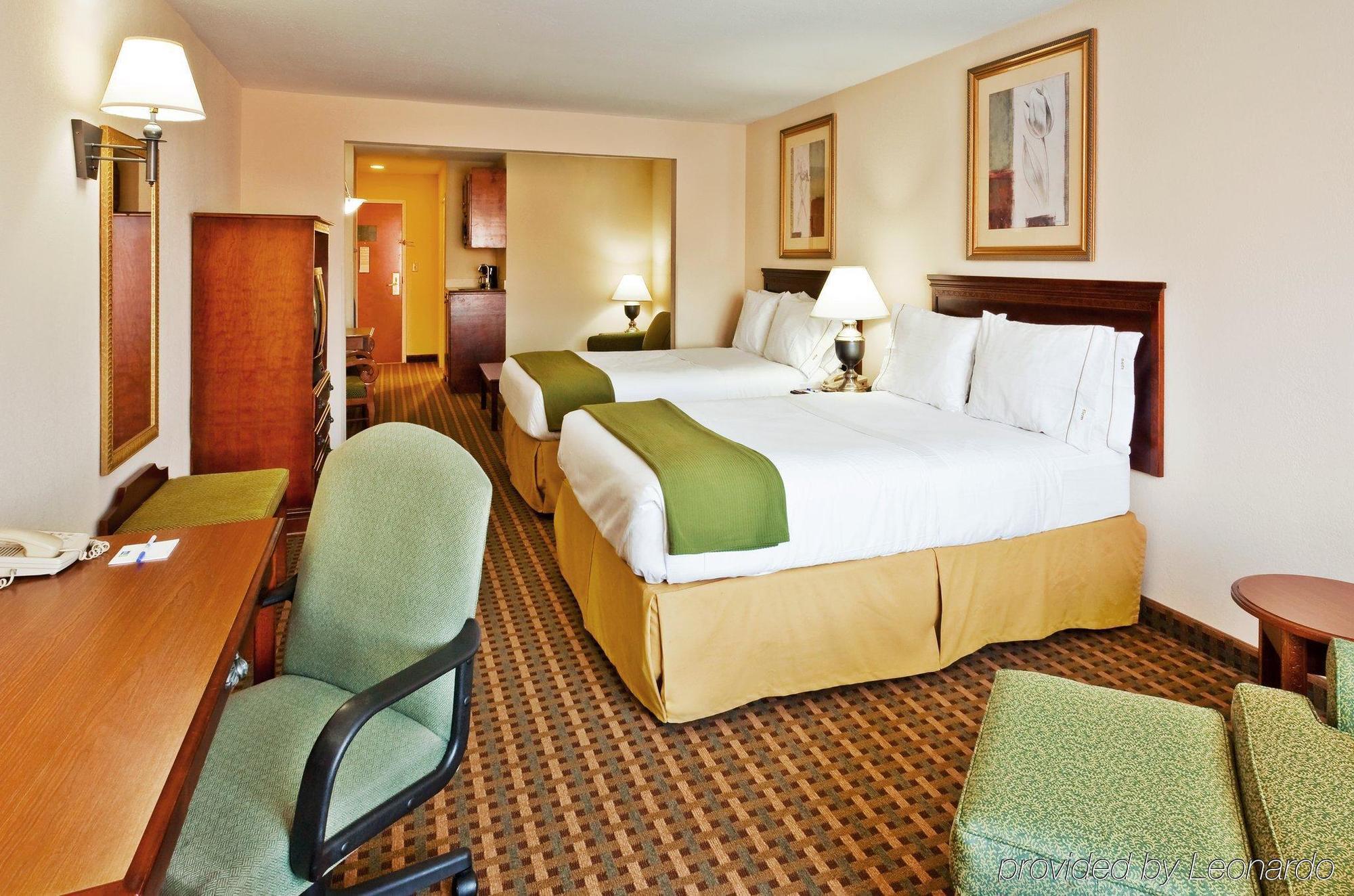 La Quinta Inn & Suites By Wyndham Meridian Room photo