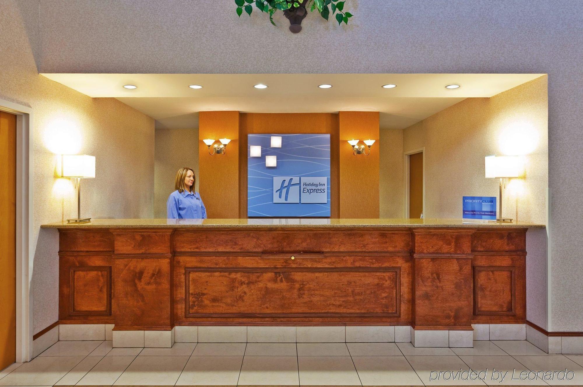 La Quinta Inn & Suites By Wyndham Meridian Interior photo